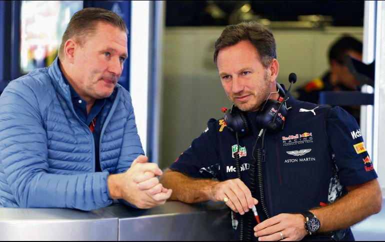 Aunque no está en Yeda esta semana, las palabras de Jos Verstappen (izq.) contra Christian Horner siguen generando eco en el paddock de la Fórmula Uno. AFP/M. Thompson
