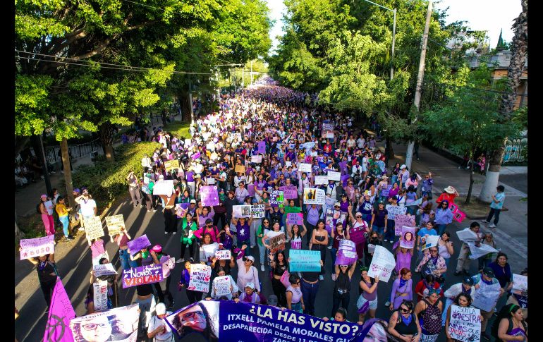 Miles de mujeres se reunieron en diferentes puntos de la ciudad de Guadalajara  como parte de las manifestaciones del Día Internacional de la Mujer, celebrado el 8 de marzo. EL INFORMADOR / A. Navarro