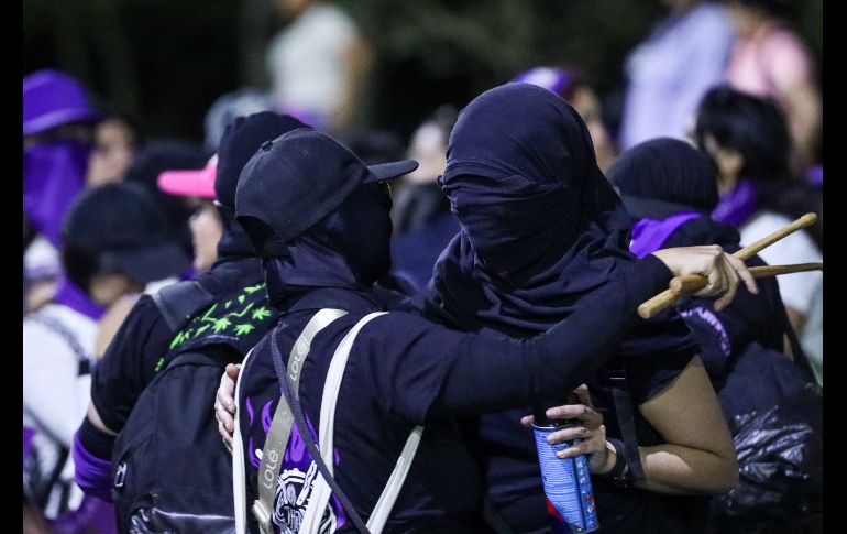 Durante la protesta, niñas, jóvenes y mujeres adultas se manifestaron con consignas como ““¡señor, señora, no sea indiferente, se mata a las mujeres delante de la gente!”. EL INFORMADOR/ H. Figueroa.