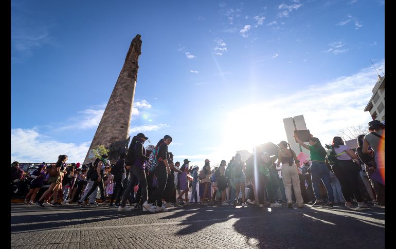 Durante la protesta, niñas, jóvenes y mujeres adultas se manifestaron con consignas como ““¡señor, señora, no sea indiferente, se mata a las mujeres delante de la gente!”. EL INFORMADOR/ H. Figueroa.