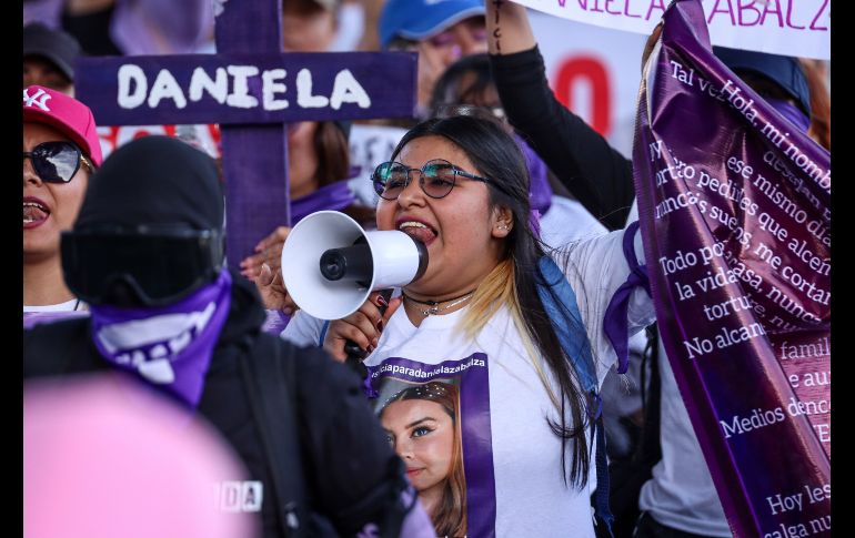 Durante la protesta, niñas, jóvenes y mujeres adultas se manifestaron con consignas como ““¡señor, señora, no sea indiferente, se mata a las mujeres delante de la gente!”. EL INFORMADOR/ H. Figueroa.