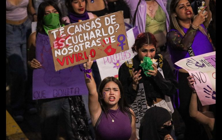 Durante la protesta, niñas, jóvenes y mujeres adultas se manifestaron con consignas como ““¡señor, señora, no sea indiferente, se mata a las mujeres delante de la gente!”. EL INFORMADOR/ H. Figueroa.