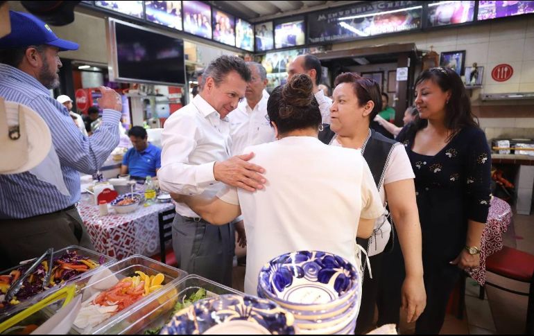 Lemus Navarro dijo que se debe continuar con la remodelación de las calles y áreas comunes de esta central de abastos. CORTESÍA