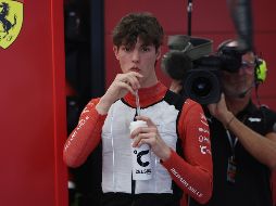 Con 18 años, 10 meses y un día, Bearman suplirá a Carlos Sainz hoy en el GP de Arabia Saudita. EFE/A. Haider