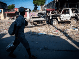 La ciudad amaneció entre casquillos de bala y vehículos calcinados después de lo vivido la noche del viernes. EFE