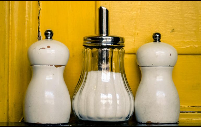 Por ejemplo, el azúcar tiene una vida útil prácticamente indefinida si se mantiene en un lugar seco y hermético. UNSPLASH / C. Arthur-Collins