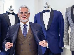 Rodolfo de Paul, el directivo modela uno de sus trajes. EL INFORMADOR/ H. Figueroa