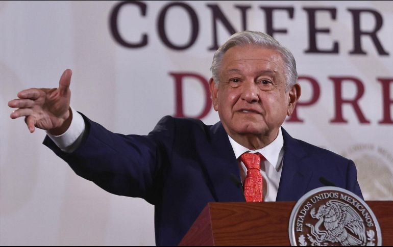El Presidente Andrés Manuel López Obrador agradece a manifestantes del 8M. SUN/ B. Fregoso