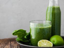 Al consumirlo a través de un jugo, también se ingiere agua, vitaminas A, B, C y K, ácido fólico, fibra y potasio, principalmente. UNSPLASH /  A. Karpenko