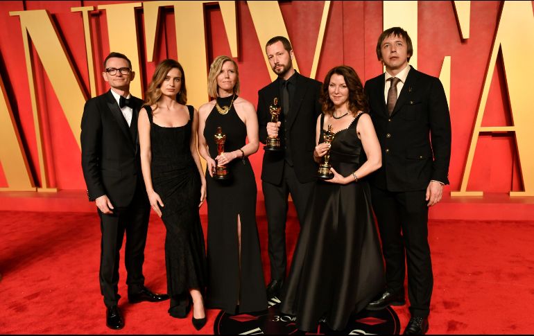 Las lentejuelas también abundaron en la fiesta de Vanity Fair, cuyo código de vestimenta podría calificarse como 