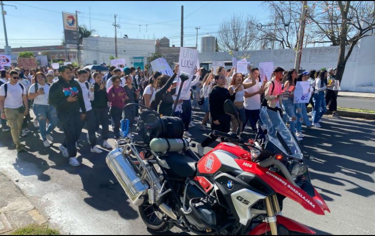 De acuerdo con Protección Civil de Guadalajara, fueron alrededor de 100 personas quienes participaron en la manifestación. CORTESÍA/ Protección Civil de Guadalajara.