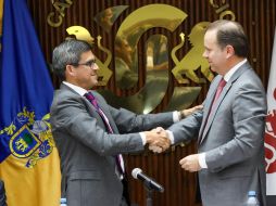 Javier Arroyo (der) era Vicepresidente y parte del Consejo Directivo desde hace 15 años. ESPECIAL