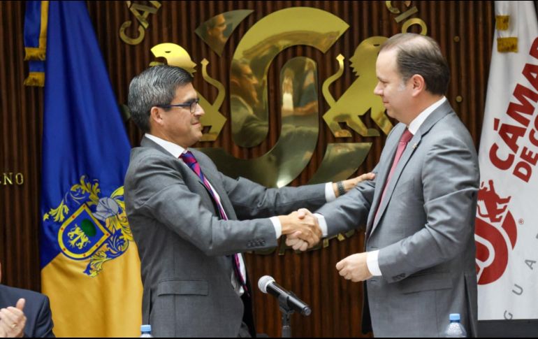 Javier Arroyo (der) era Vicepresidente y parte del Consejo Directivo desde hace 15 años. ESPECIAL