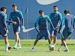 Lamine Yamal (centro) podría ser una de las figuras del Barcelona en este vital encuentro ante el Napoli. AFP/J. Lago