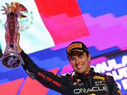 Checo Pérez sabe que los buenos resultados durante la temporada 2024 de la Fórmula 1 le harán amarrar su contrato con los austriacos, al menos por un año más. AFP / ARCHIVO