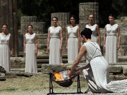 La llama recorrerá toda Francia, portada de mano en mano por 10 mil relevistas, antes de encender el pebetero de los Juegos durante la ceremonia inaugural. EFE / ARCHIVO