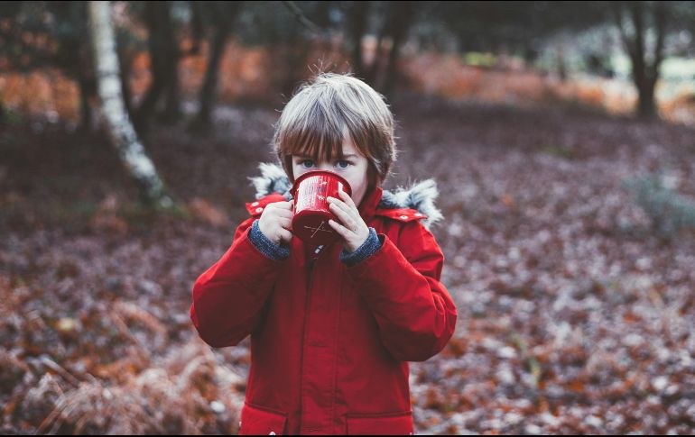 El consumo de cafeína no es recomendado en infancias y adolescencias. ESPECIAL/ Foto de A. Spratt en Unsplash