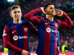 Fermín López (izq.) y Joao Cancelo encaminaron el triunfo blaugrana al marcar los primeros dos goles del partido. EFE/S. Wu
