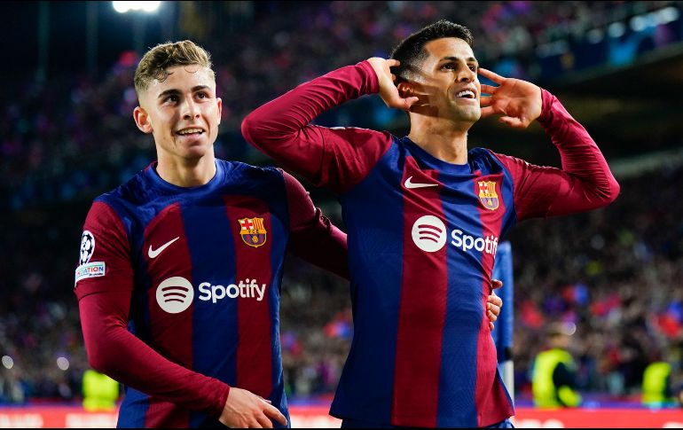 Fermín López (izq.) y Joao Cancelo encaminaron el triunfo blaugrana al marcar los primeros dos goles del partido. EFE/S. Wu