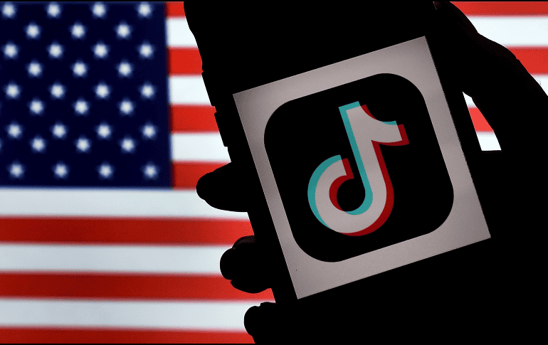 La ley requeriría que la empresa matriz de TikTok, ByteDance, venda la aplicación dentro de los 180 días, o de lo contrario será excluida de las tiendas de las gigantes Apple y Google en Estados Unidos. AFP / ARCHIVO