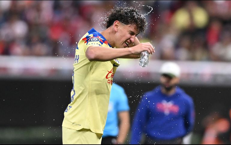 El defensor desató la molestia de comentaristas deportivos este miércoles previo al Clásico Nacional. Imago7