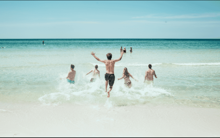 Esta playa es especial por sus hermosas vistas, vegetación exuberante y aguas cristalinas. ESPECIAL/Canva