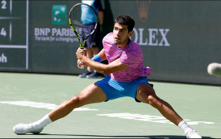 Alcaraz ganó por parciales de  6-3, 6-1. EFE/J. Mabanglo