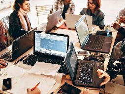 Recuerda que si te toca trabajar el día lunes, por ley eres acreedor a un pago triple por laborar en día festivo. Unsplash