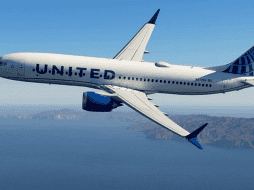 Según la aerolínea, a bordo viajaban 139 pasajeros y seis tripulantes. X/United Airlines