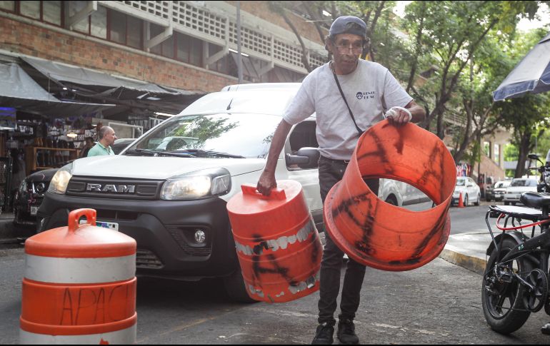 Las multas por apartar espacios para estacionarse llegan hasta los mil 792 pesos o 36 horas de arresto. EL INFORMADOR/H. Figueroa