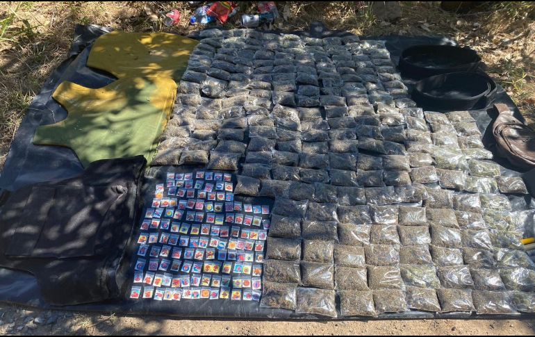 Oficiales solicitaron mando y conducción al Agente del Ministerio Público de la FGR, quien ordenó el resguardo y puesta a disposición de lo asegurado. ESPECIAL / SSE