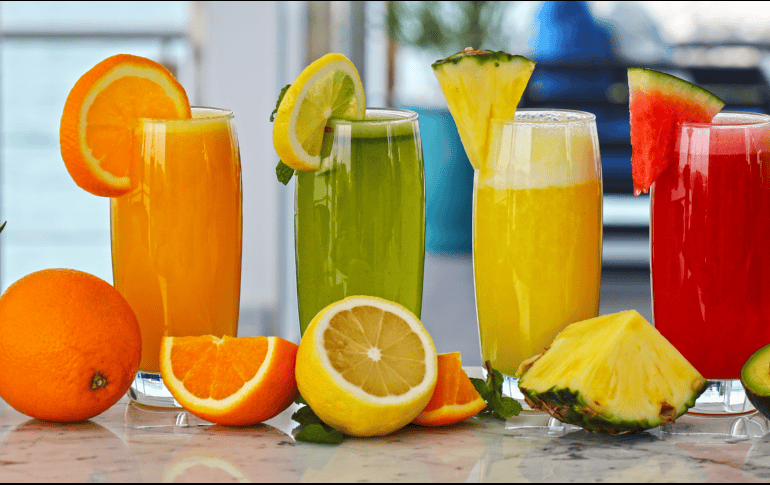 Profeco ha identificado los jugos con menos contenido de azúcar en el mercado. ESPECIAL/Canva