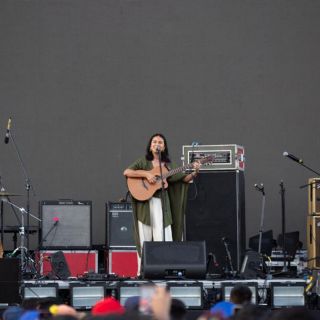 Julieta Venegas se reúne con familiares de desaparecidos, antes de su concierto en el Zócalo