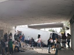 Los primeros reportes indican que la unidad se accidentó mientras circulaba sobre la carretera de cuota, en la colonia Granjas Acolman. FACEBOOK / Alma Sanlop