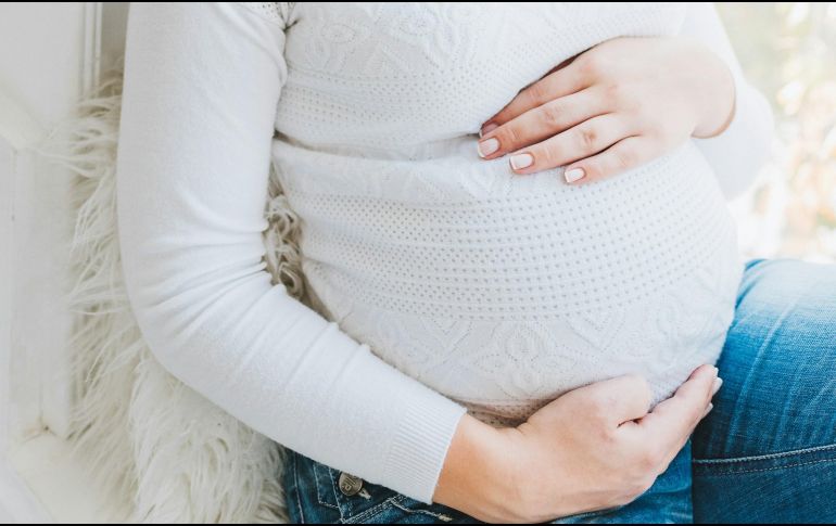  Además, ten en cuenta que algunas compañías aéreas pueden no permitir el embarque de embarazadas en vuelos internacionales. Consulta con la aerolínea antes de organizar un viaje. UNSPLASH / A. Chepinska