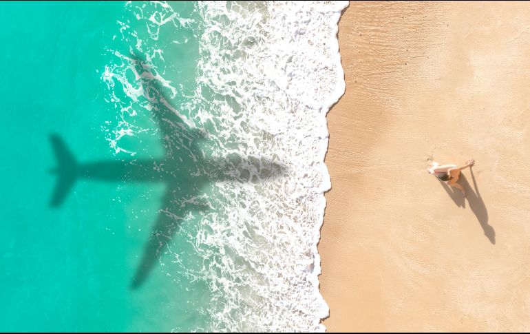 Millones de viajeros aguardan con emoción para iniciar los preparativos de su próximo destino, ansiosos por vivir nuevas experiencias y crear recuerdos inolvidables. Istock getty images