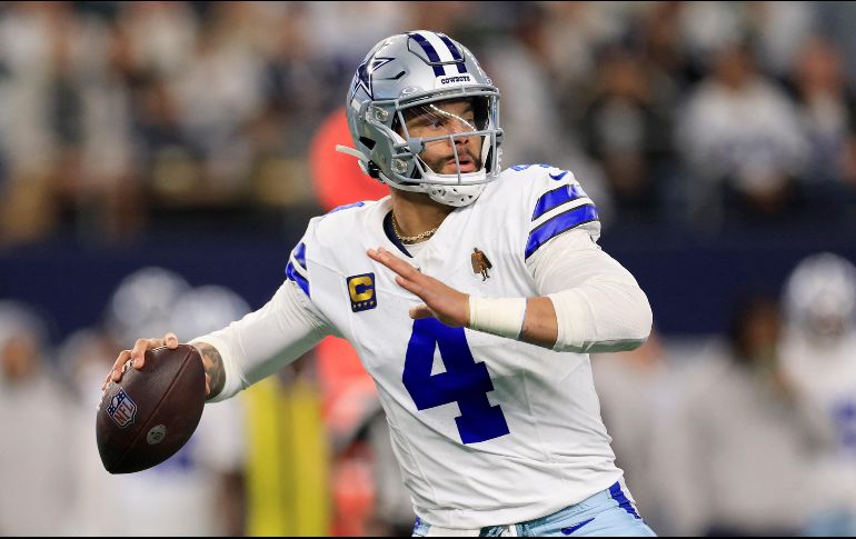 Dak Prescott, quien ha sido elegido tres veces al Pro Bowl, ha sido titular desde su año de novato después de que Tony Romo se lesionó en la pretemporada 2016. AFP / ARCHIVO