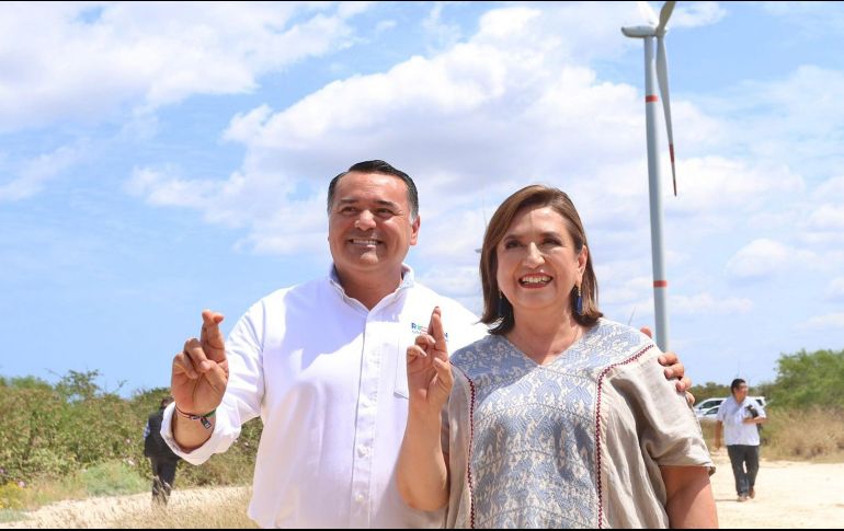 Xóchitl Gálvez destacó algunas de sus propuestas como la instalación de 10 mil electrolineras, dar cinco millones de créditos para celdas solares, así como regresar las subastas de energía eólica y solar. SUN / B. Fregoso