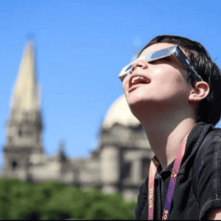 ¿Dónde conseguir lentes a 88 pesos para poder ver el Eclipse Solar 2024?