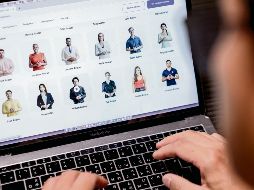 La Unión Europea busca dar garantia a sus ciudadanos de que el uso de la IA es seguro y evitar fraudes financieros y noticias falsas. AFP