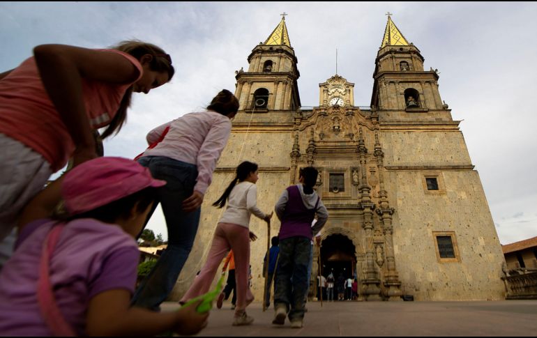 La peregrinación a Talpa es una ocasión para la espiritualidad y tiene su momento de auge durante el mes previo a la Semana Santa donde los distintos grupos de fieles comienzan allegar. EL INFORMADOR / ARCHIVO