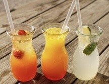 Una de las mejores opciones para refrescarse es el agua de sabor preparada con frutas naturales. Pixabay.