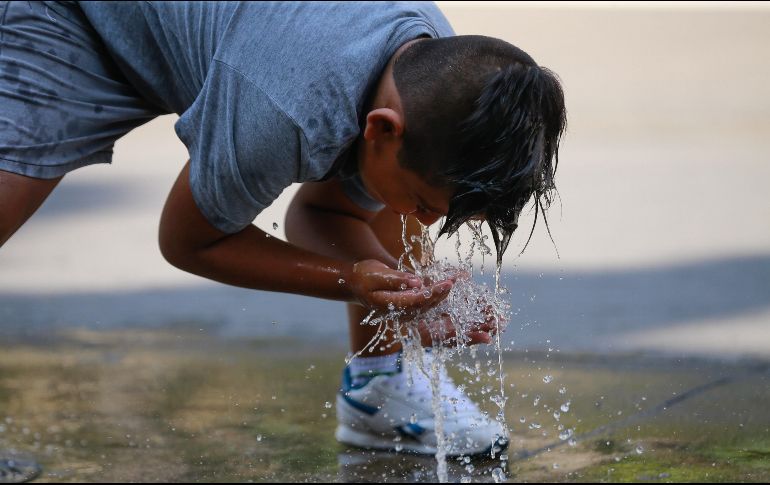 Se recomienda alejar a la persona del calor de inmediato e intentar refrescarla como sea posible. EL INFORMADOR / ARCHIVO