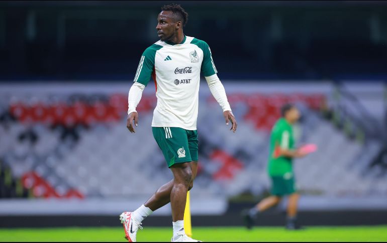 Se pudo observar a Julián Quiñones portando una playera con el número 9. IMAGO7.