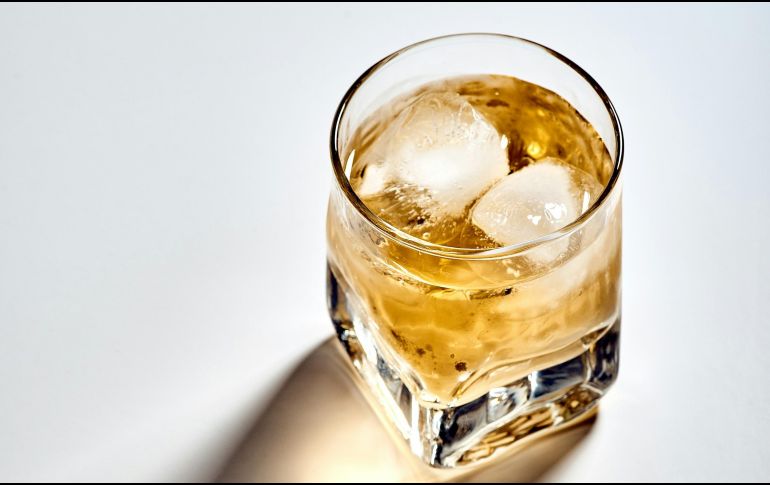 De acuerdo a Mejor con Salud, la absorción del etanol por el duodeno y yeyuno es más rápida que por el estómago. UNSPLASH / A. Haro Domínguez