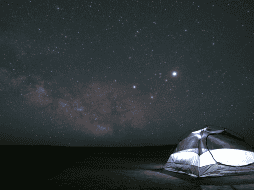 Venus brillará intensamente, mientras que Saturno tendrá un brillo más tenue. ESPECIAL/CANVA