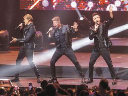 La banda cantó sus éxitos ante sus fans tapatíos. EL INFORMADOR/ H. Figueroa