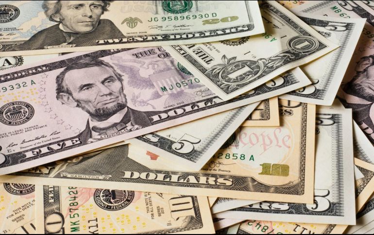 El peso mexicano se cotiza en los mercados internacionales alrededor de los 16.76 pesos por dólar. ESPECIAL/ Foto de Alexander Schimmeck en Unsplash