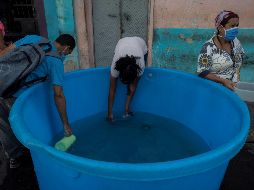 Cerca de 45 millones de metros cúbicos se desperdician diariamente en las redes de distribución. EFE / ARCHIVO