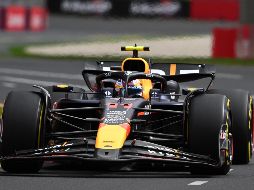 Checo Pérez deberá remontar para subir al podio. EFE/J. Carrett